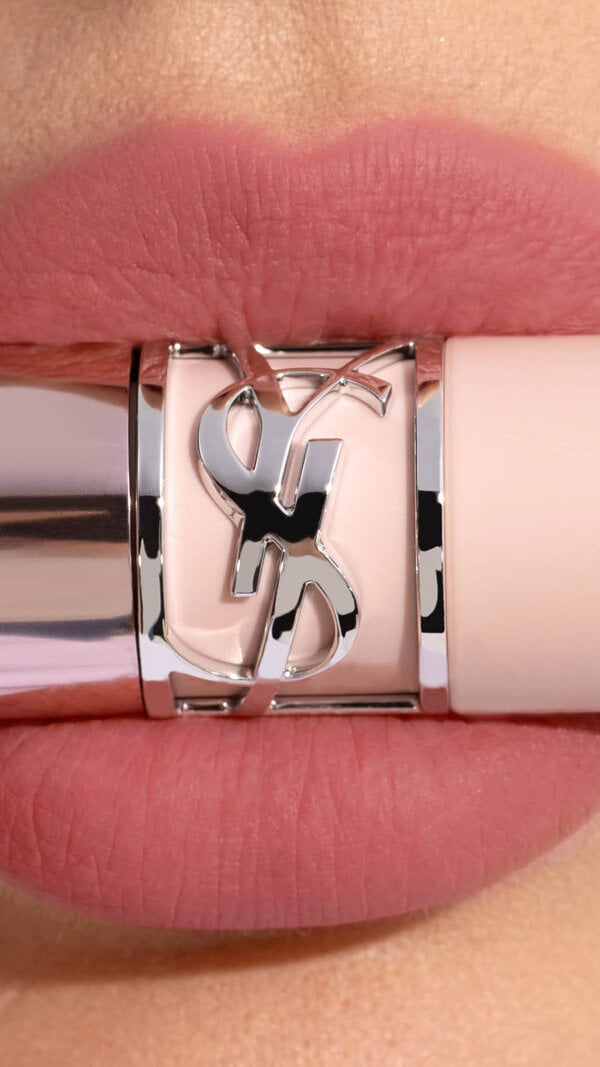 Ehlana applying YSL LOVENUDE Kiss Shaper 26 in Shade 110, a close- up of her lips.