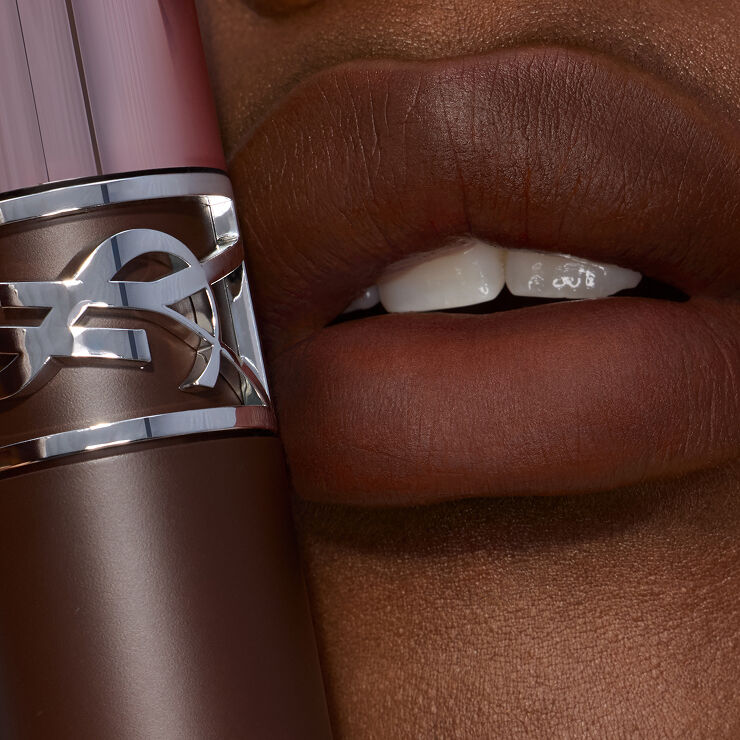 Macro close-up of blurred lips showcasing
the soft-focus and weightless finish of YSL
LOVENUDE LIP STAIN.